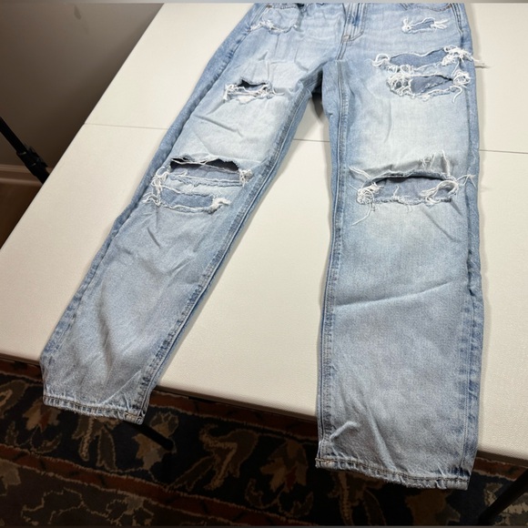 American Eagle Outfitters Distressed Denim Mom Straight Jean - Picture 4 of 9
